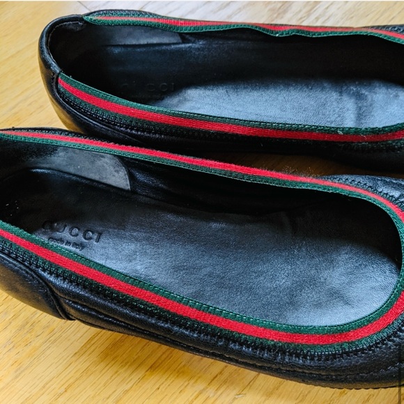 Gucci Black Ballerina Flats, with Guccis Classic Iconic Red & Green Band - Picture 5 of 5